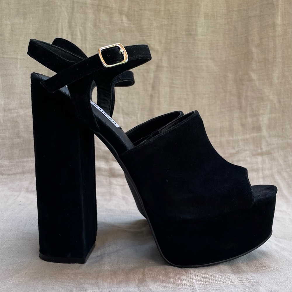 Steve Madden Melina Suede Platform Heel in Black (NWOT)